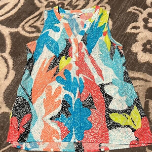 Crown & ivy sleeveless top. Excellent condition. V neck.